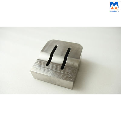 Le klaxon de soudure de moule titanique de soudure ultrasonore a adapté disponible aux besoins du client